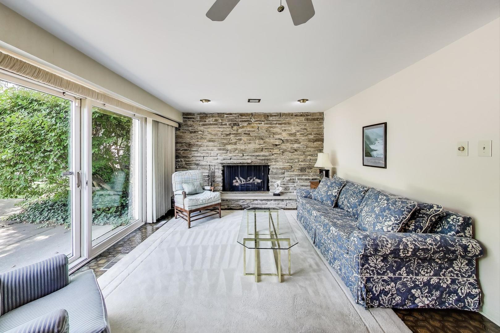 294 Lynn Court, Des Plaines, IL 60016