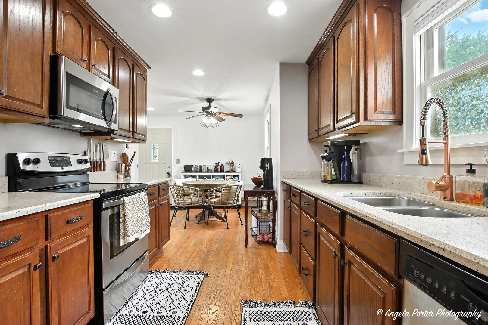 720 W Pacific Avenue, Waukegan, IL 60085