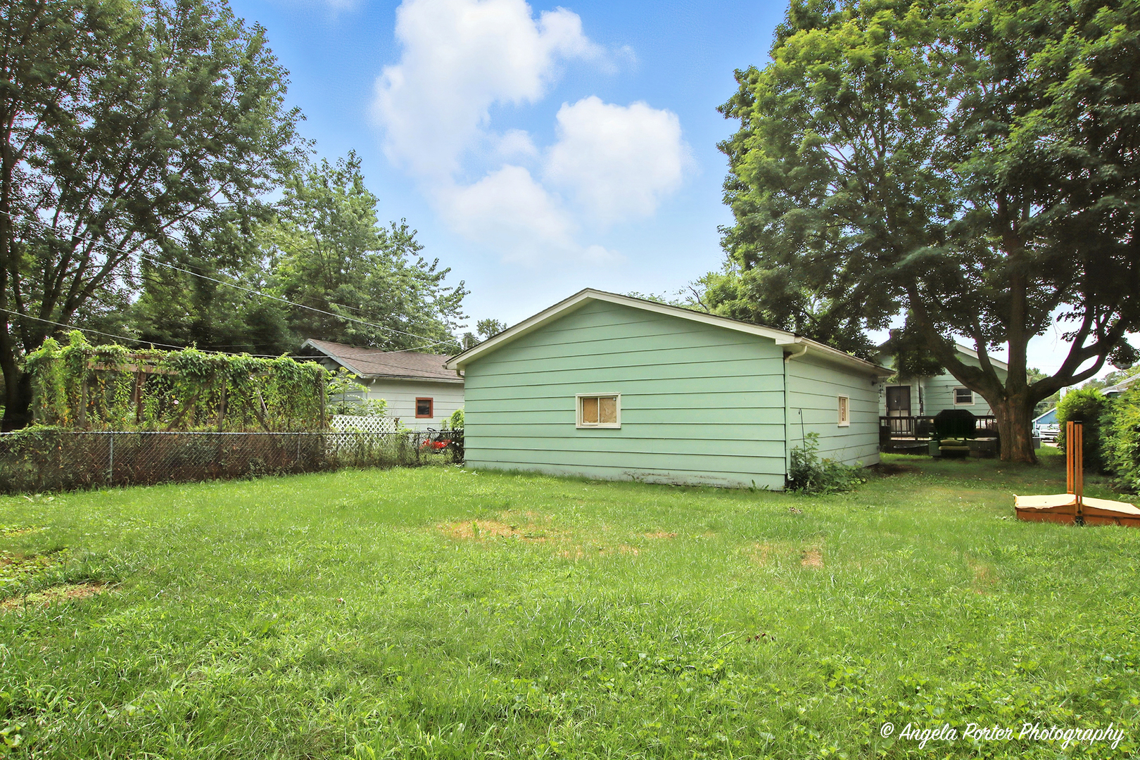 720 W Pacific Avenue, Waukegan, IL 60085