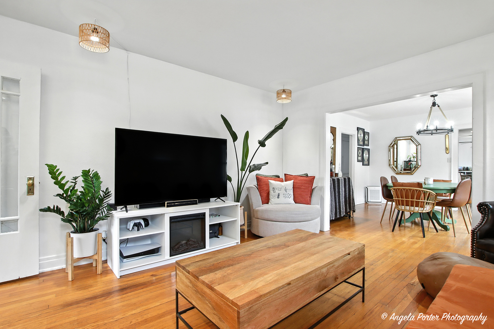 720 W Pacific Avenue, Waukegan, IL 60085