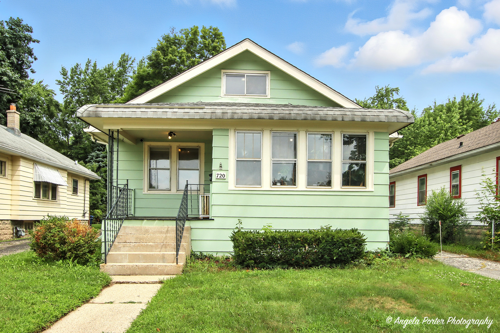 720 W Pacific Avenue, Waukegan, IL 60085