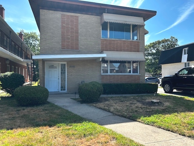 18233 Burnham Avenue, Lansing, IL 60438
