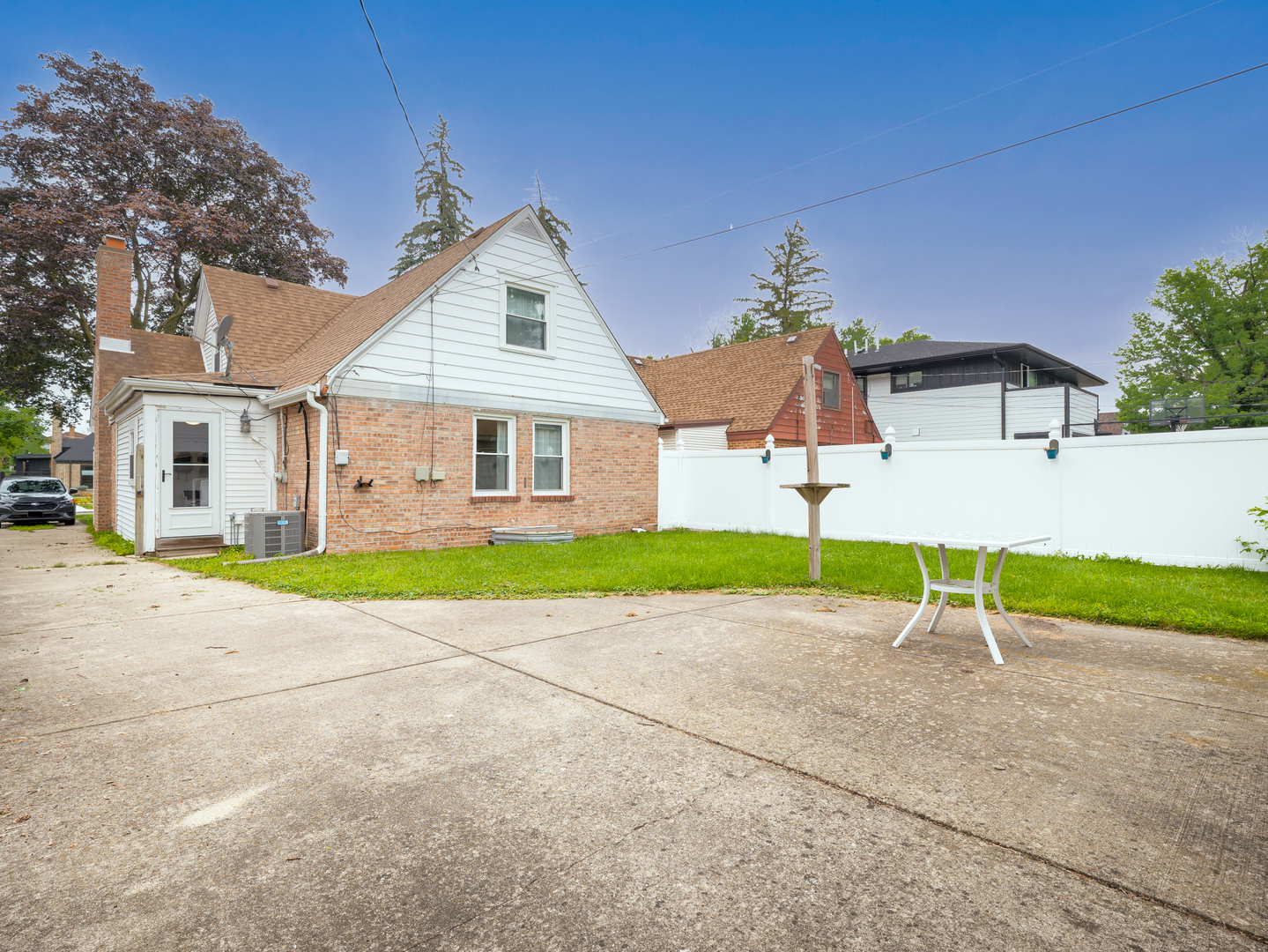 1821 N 74th Avenue, Elmwood Park, IL 60707