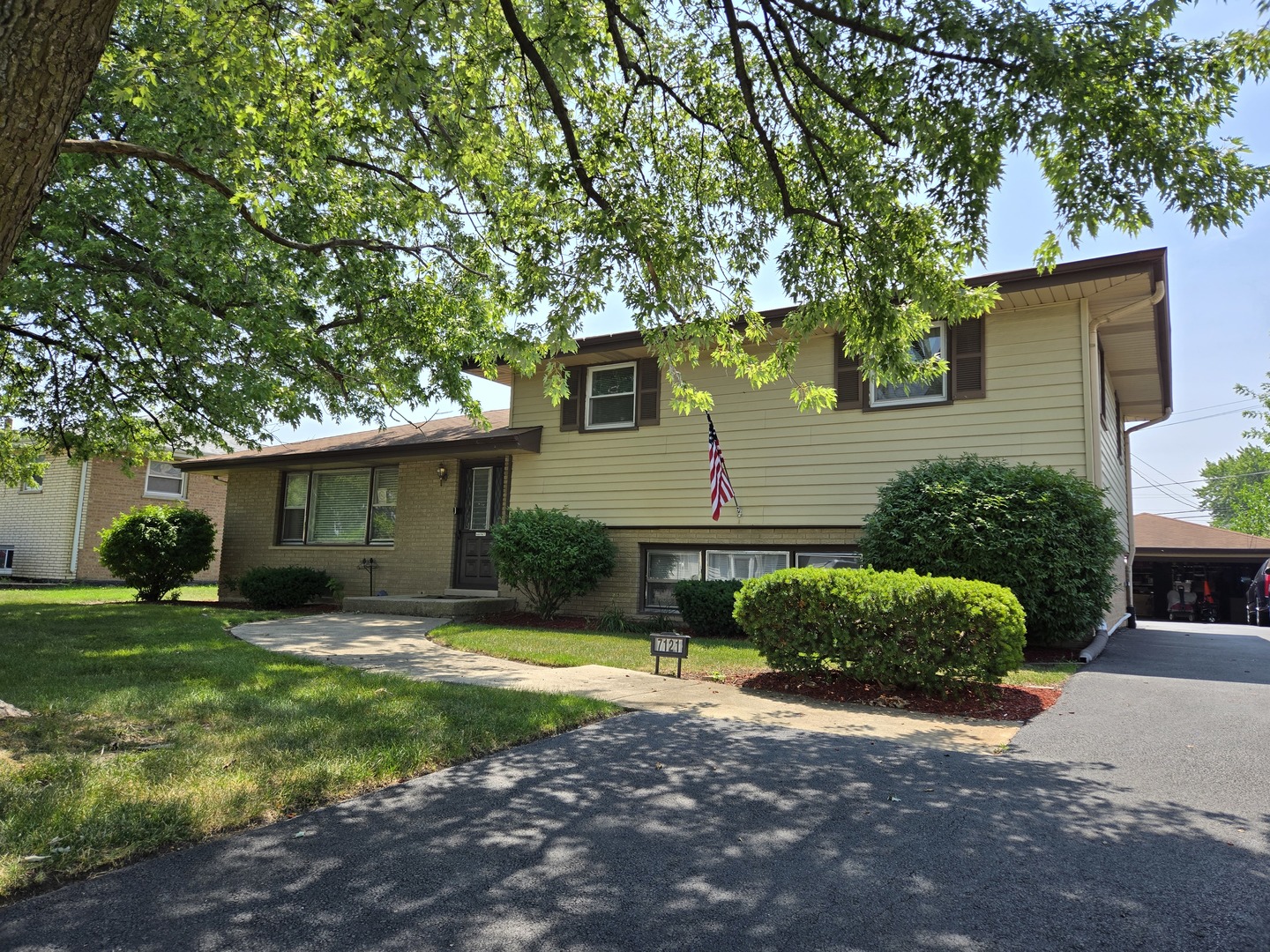 7121 W 82nd Street, Burbank, IL 60458