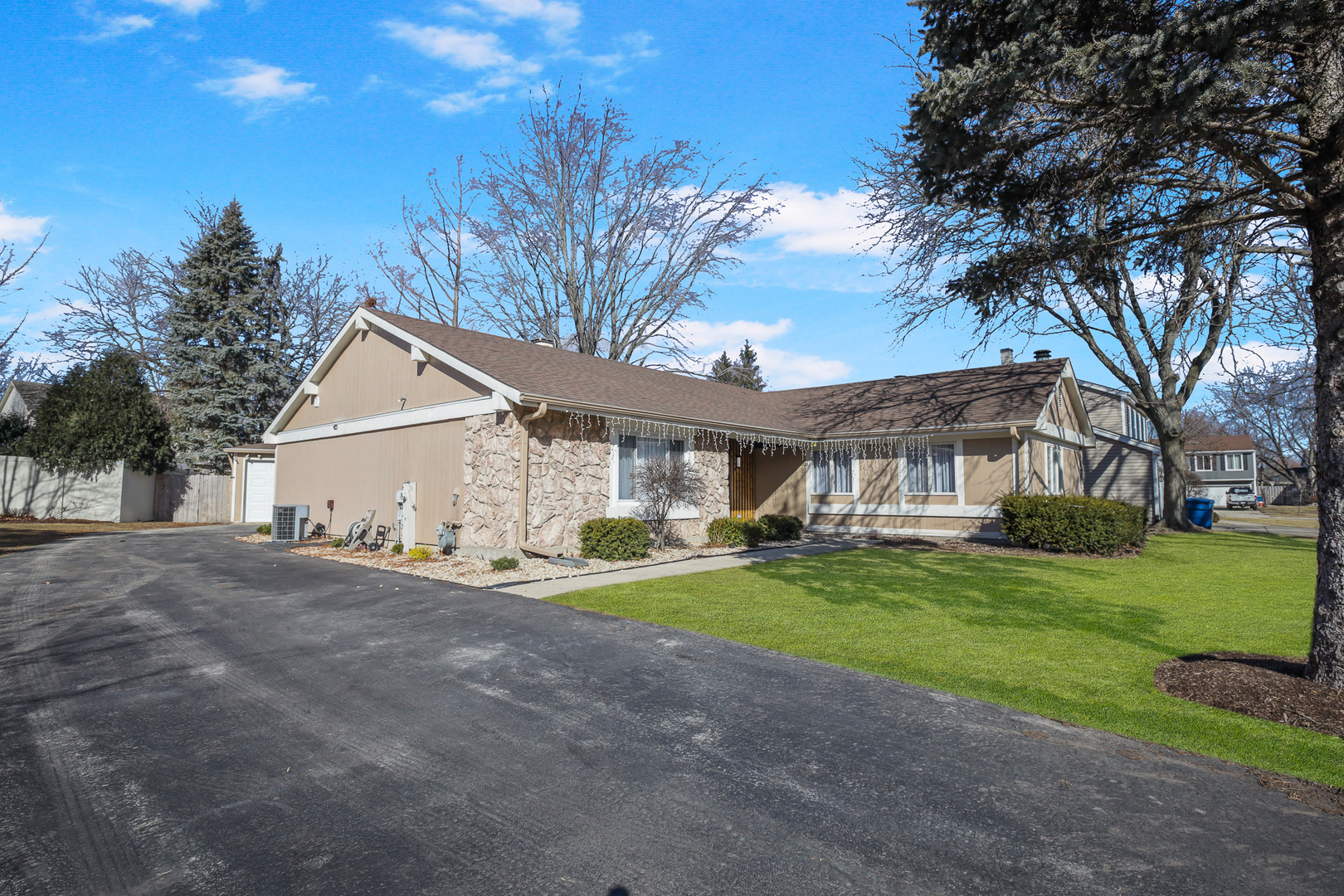 1184 Princeton Drive, Bartlett, IL 60103