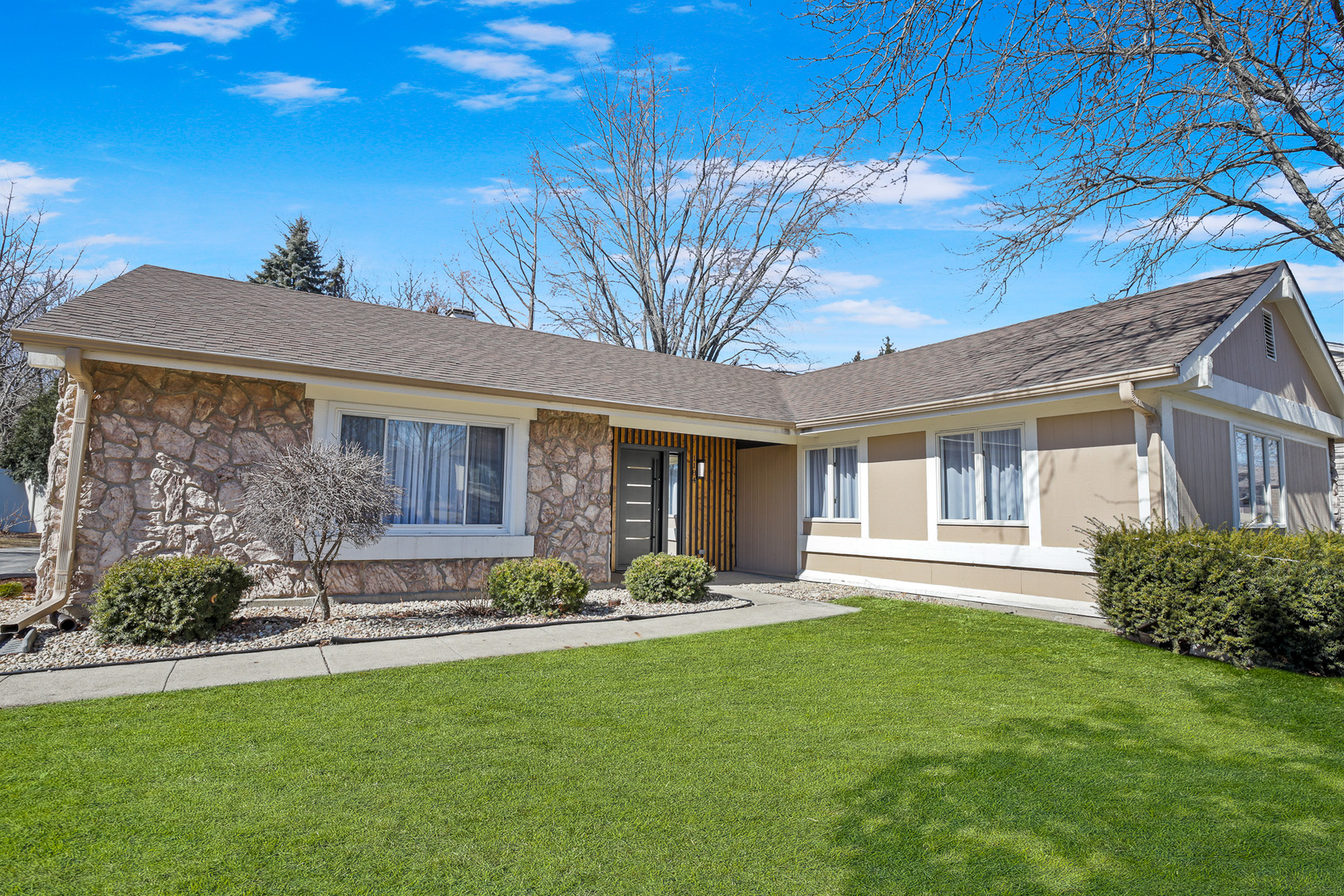 1184 Princeton Drive, Bartlett, IL 60103