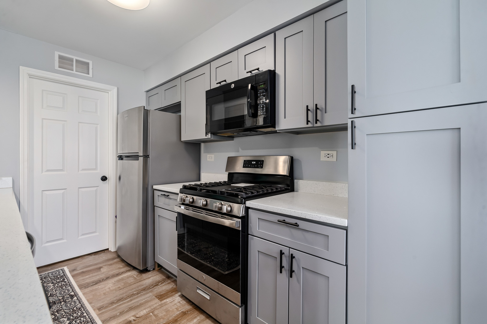 7970 Knottingham Circle #D, Darien, IL 60561