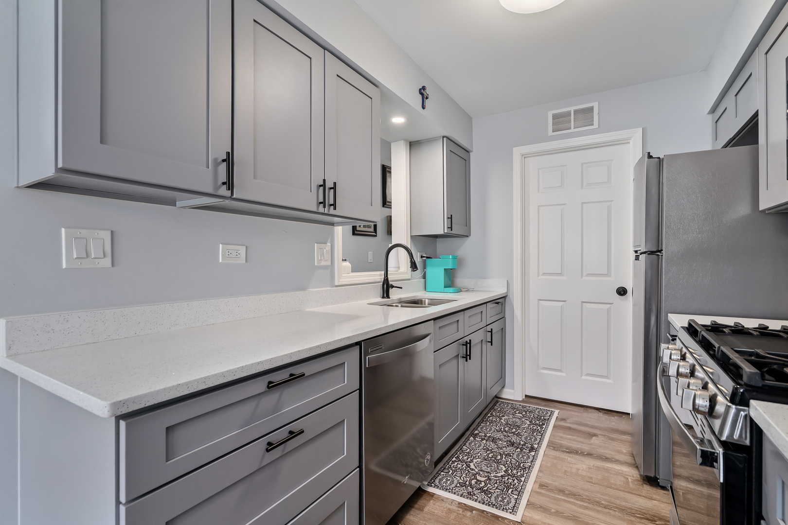7970 Knottingham Circle #D, Darien, IL 60561
