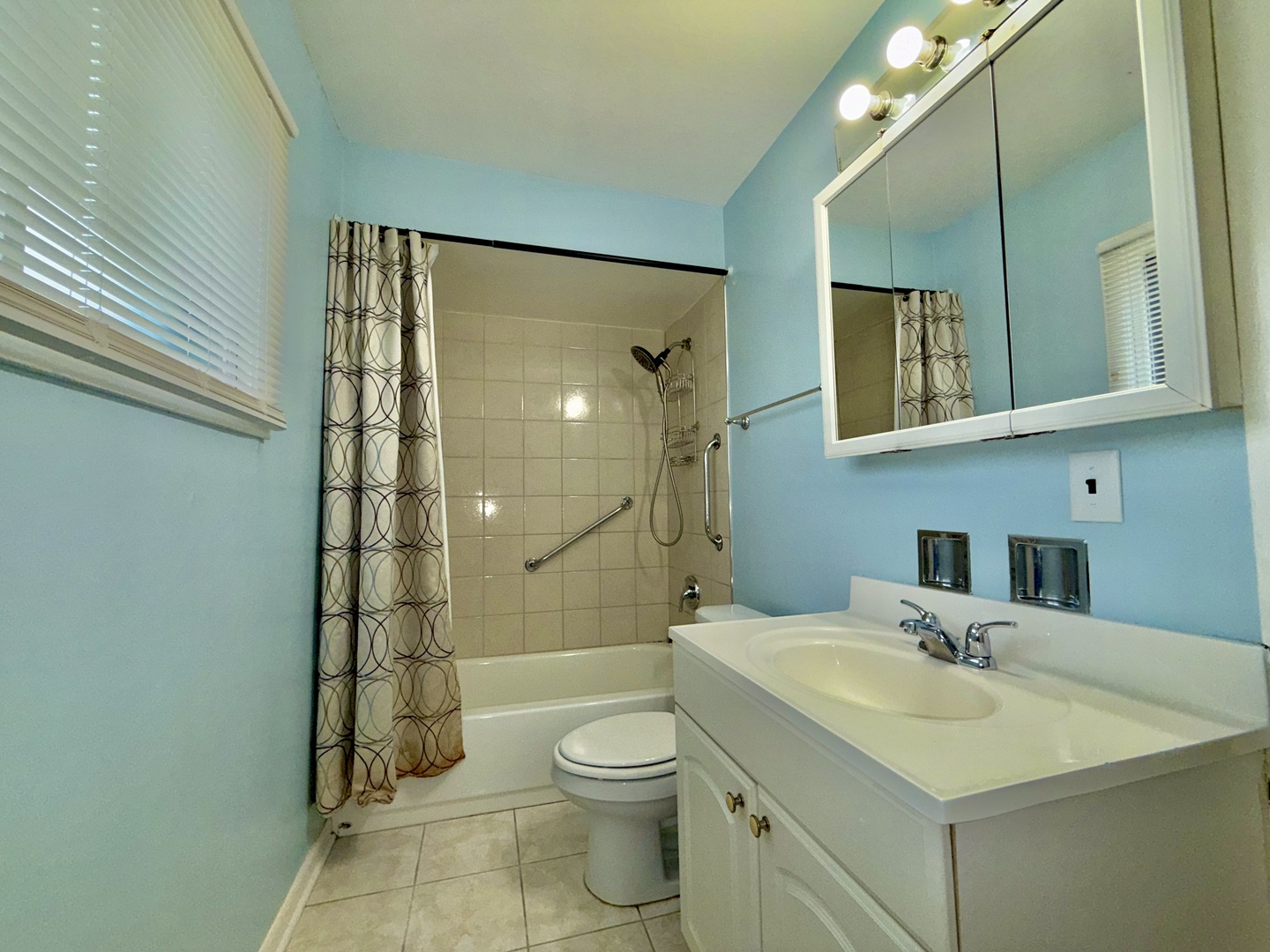 9117 Barberry Lane, Des Plaines, IL 60016