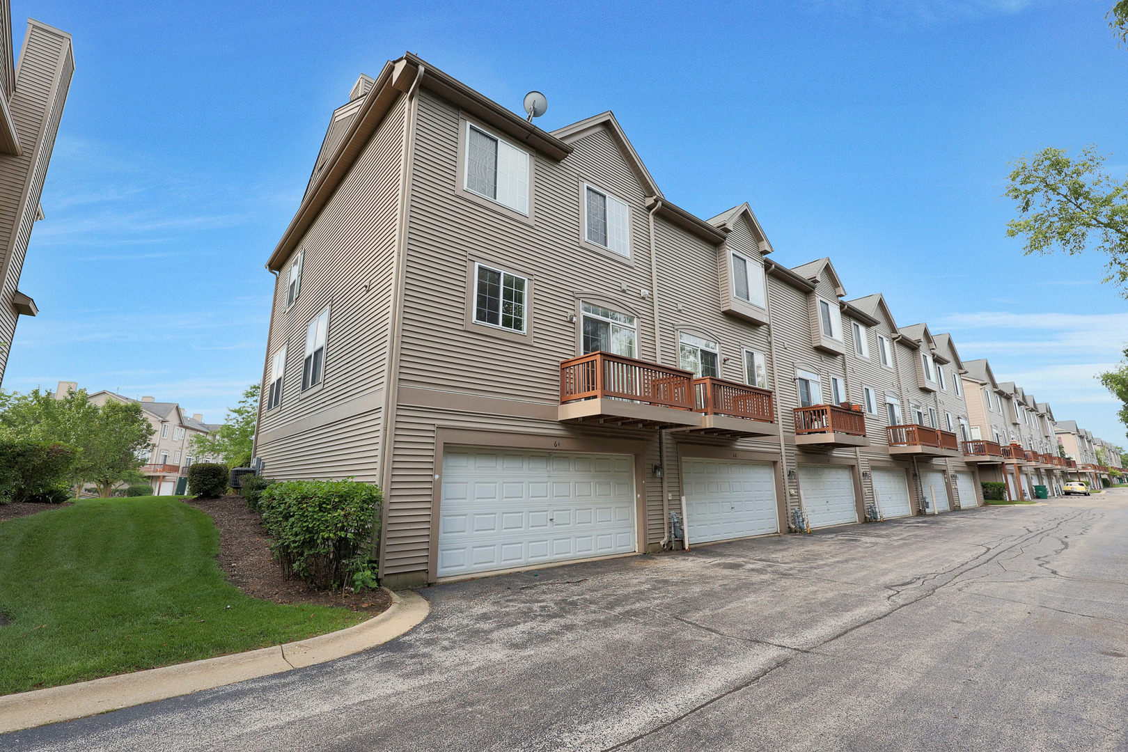 64 Village Station Lane, Grayslake, IL 60030