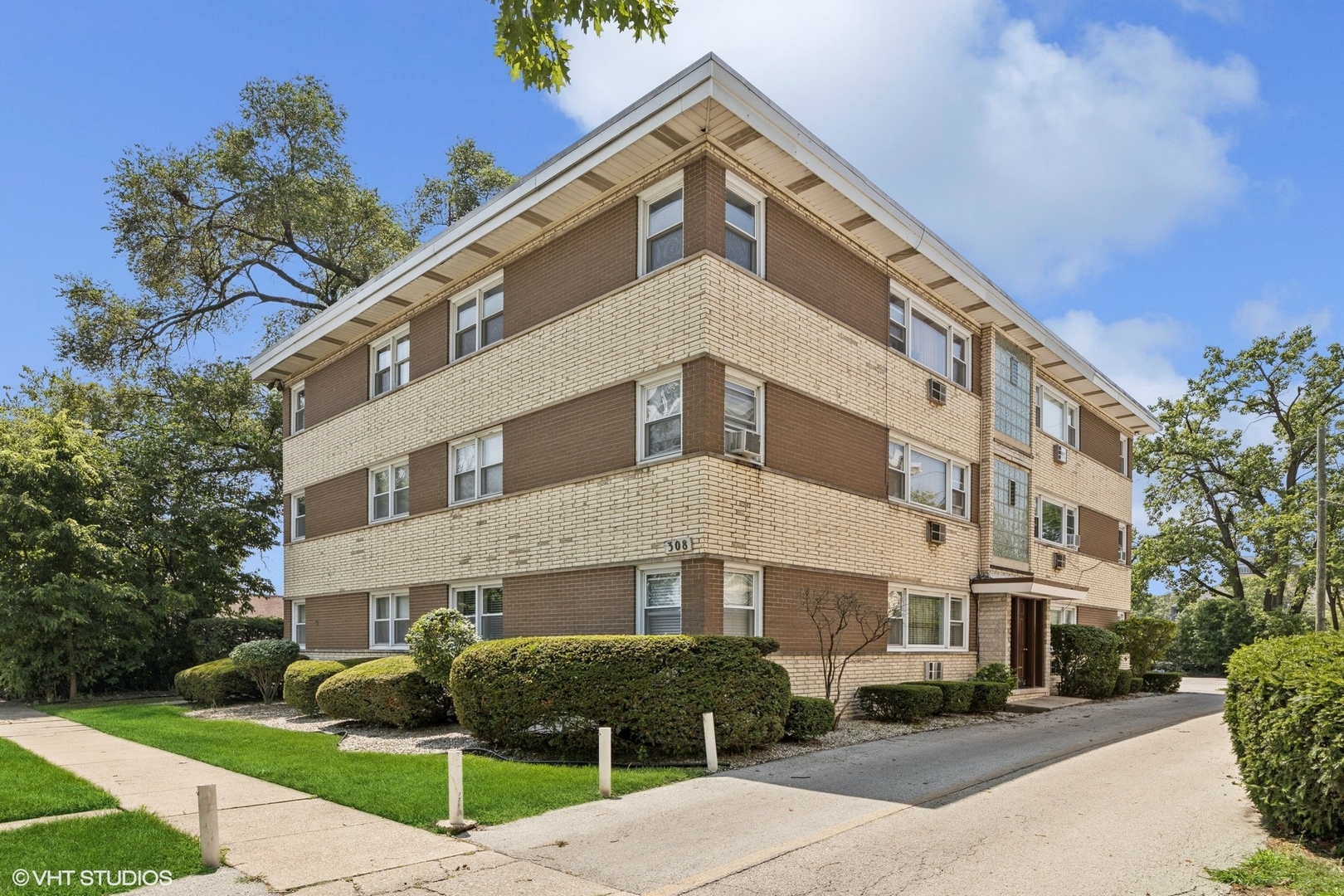 308 Beach Avenue #1C, La Grange Park, IL 60526