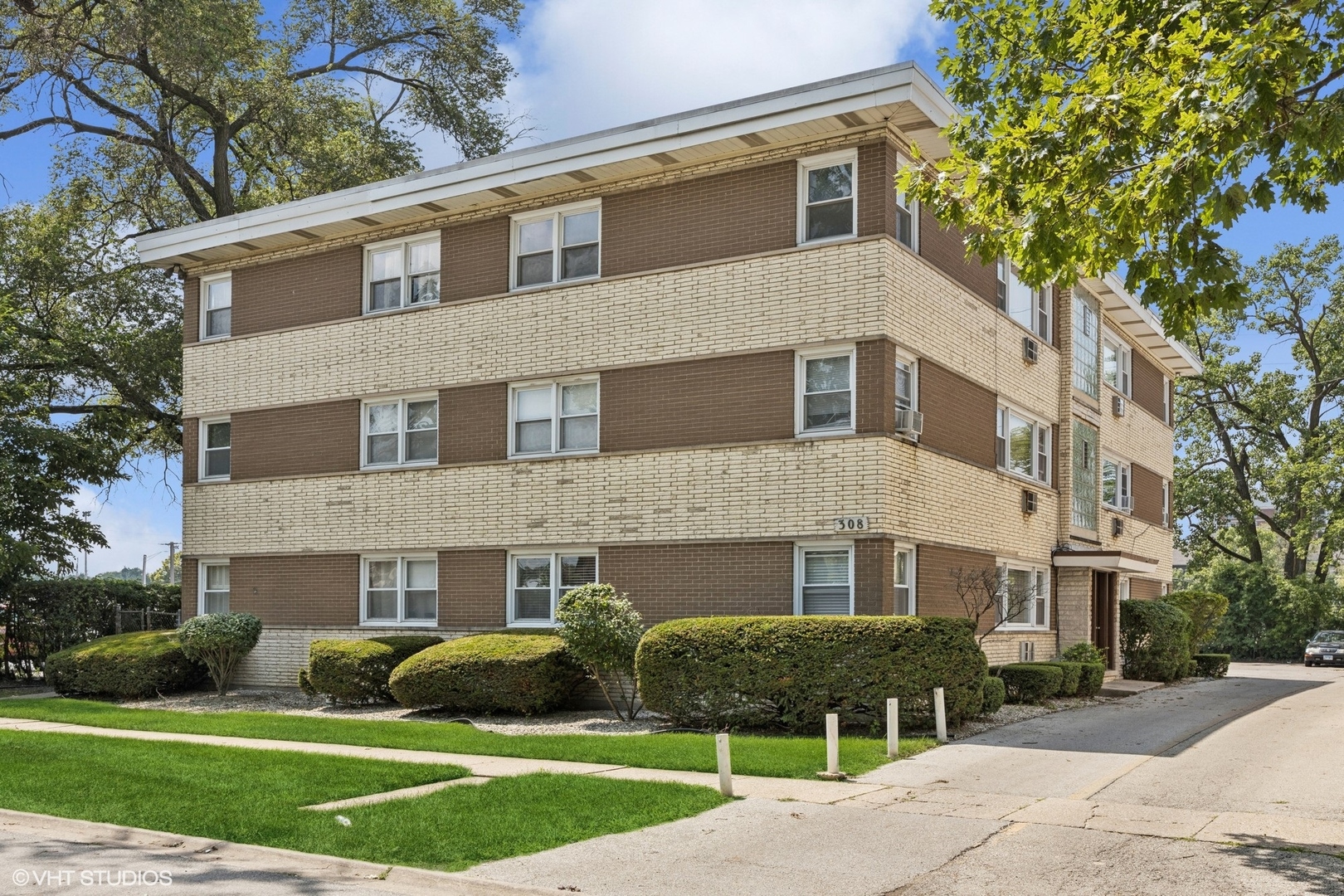 308 Beach Avenue #1C, La Grange Park, IL 60526