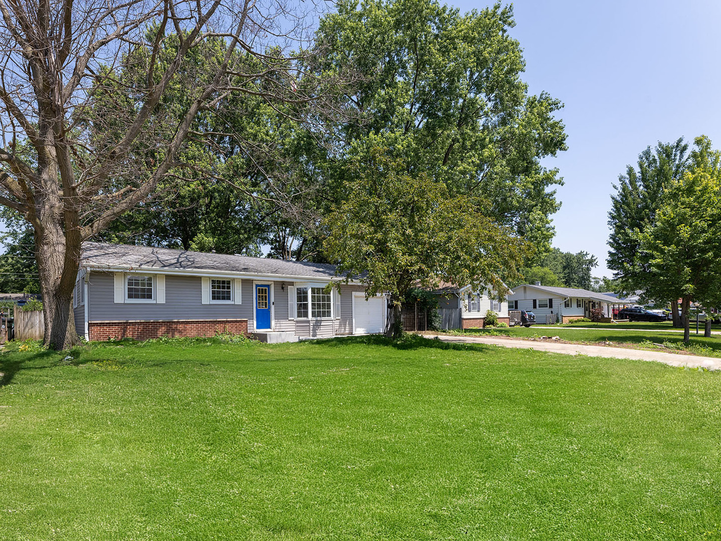 261 Arrowhead Trail, Carol Stream, IL 60188