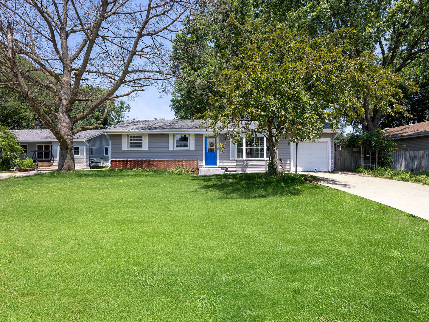 261 Arrowhead Trail, Carol Stream, IL 60188