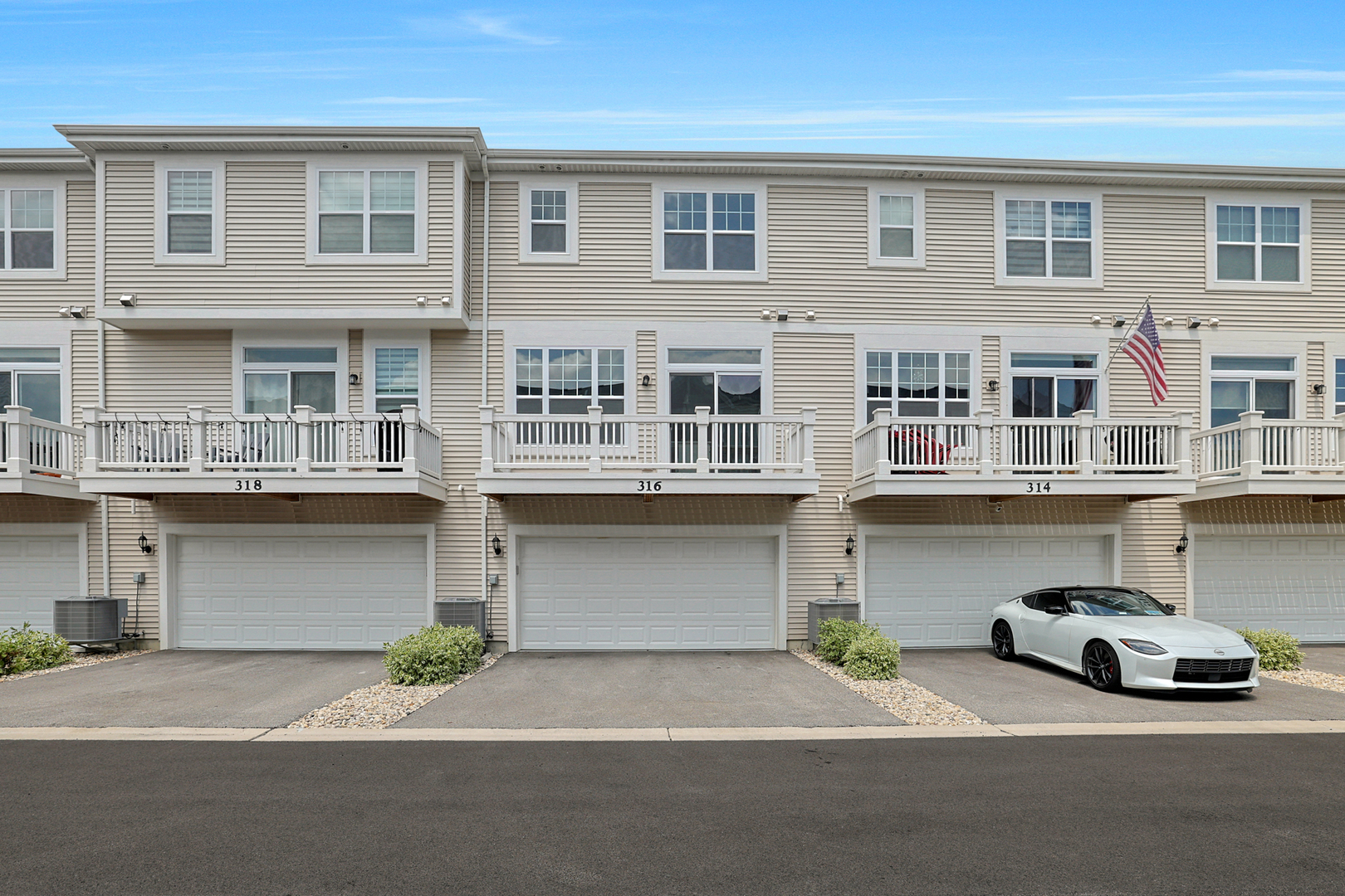 316 Timberleaf Circle, Roselle, IL 60172