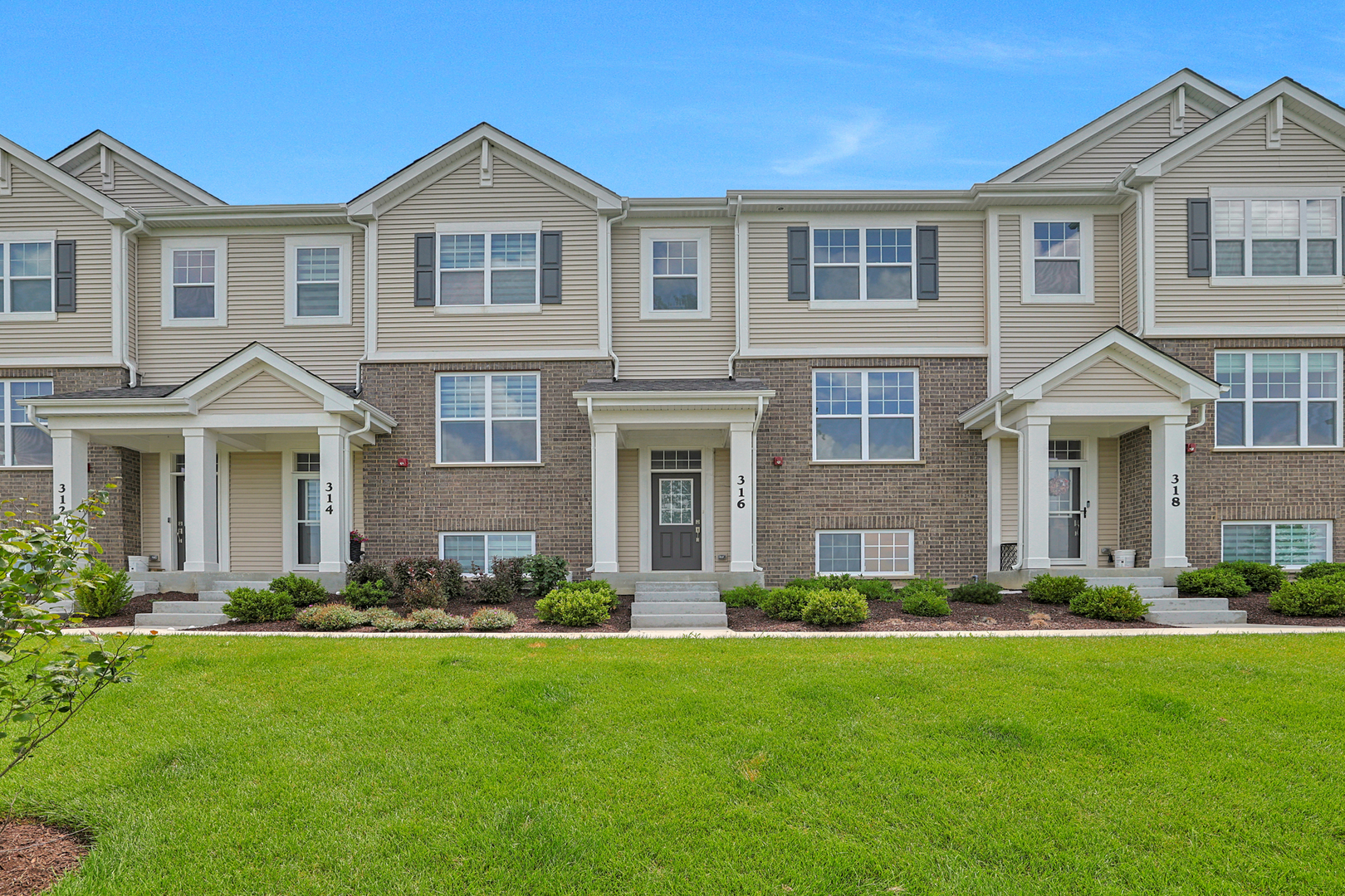 316 Timberleaf Circle, Roselle, IL 60172