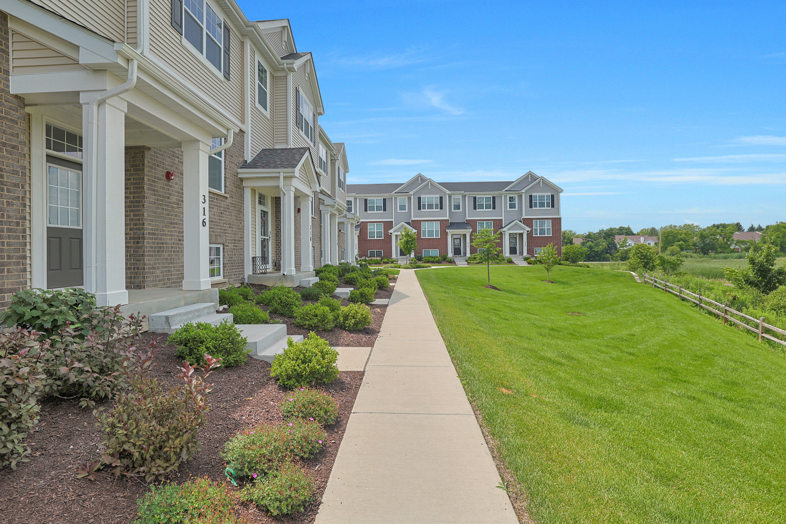 316 Timberleaf Circle, Roselle, IL 60172