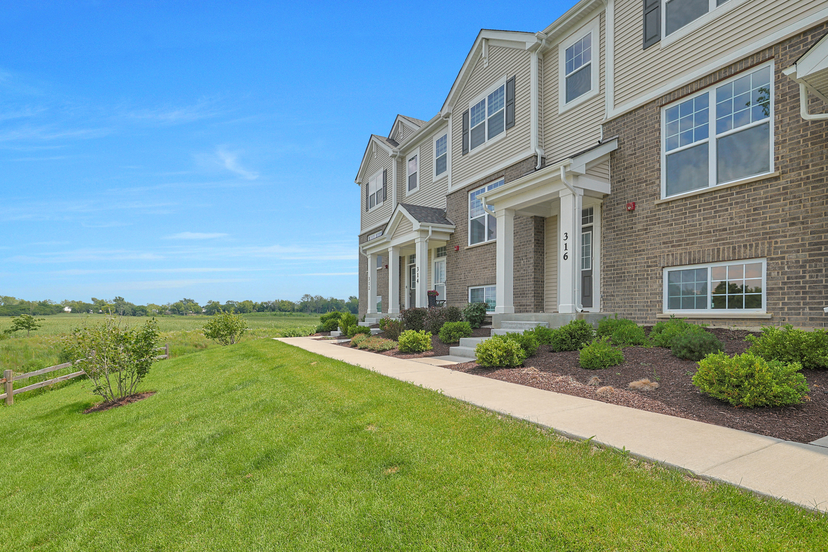 316 Timberleaf Circle, Roselle, IL 60172