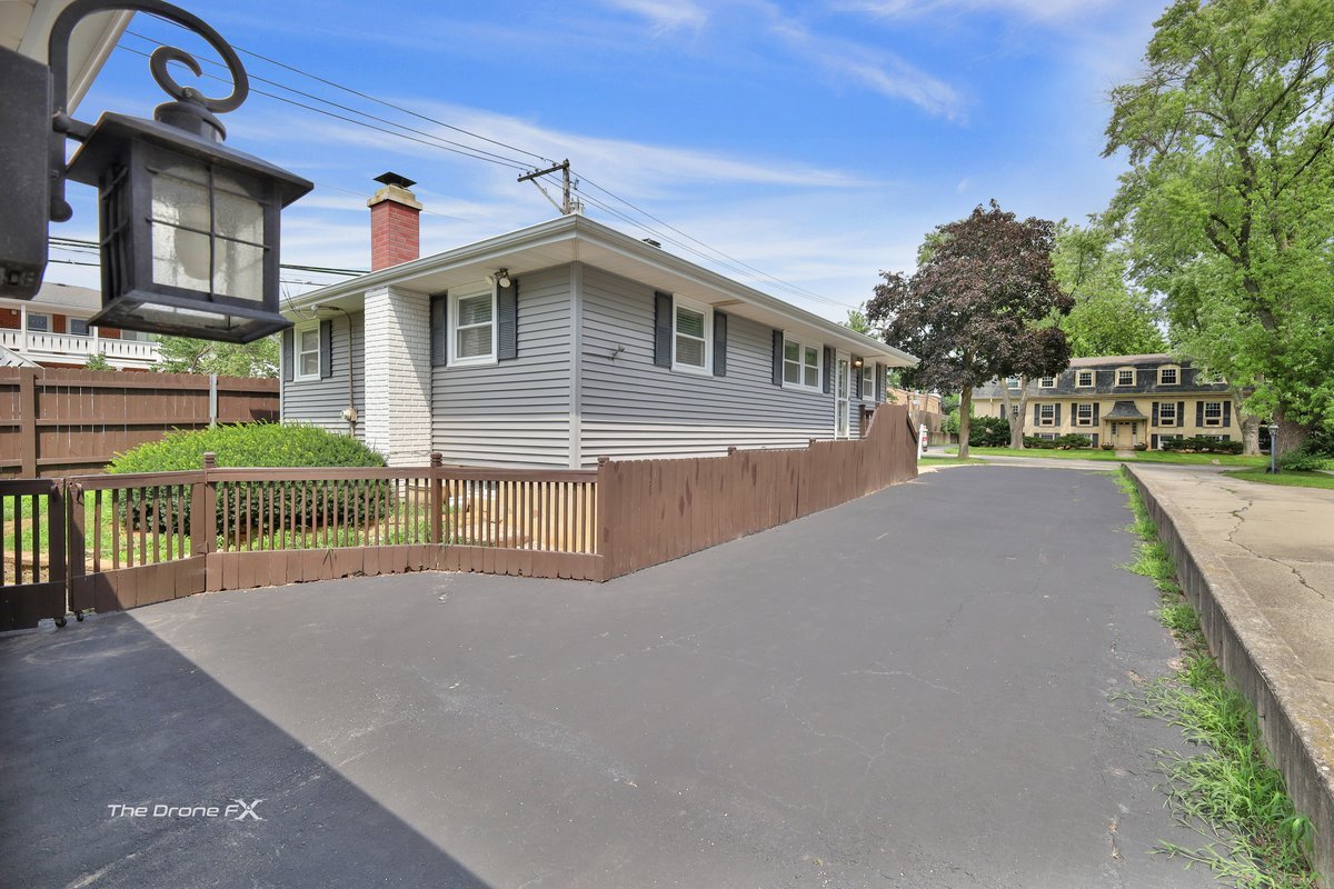 714 Delles Road, Wheaton, IL 60189