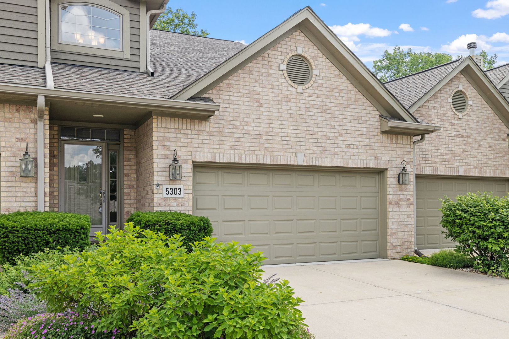 5303 COMMONWEALTH Avenue #5303, Western Springs, IL 60558