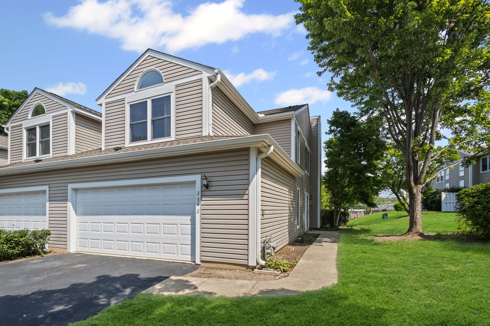 2342 Hamilton Place, Schaumburg, IL 60194