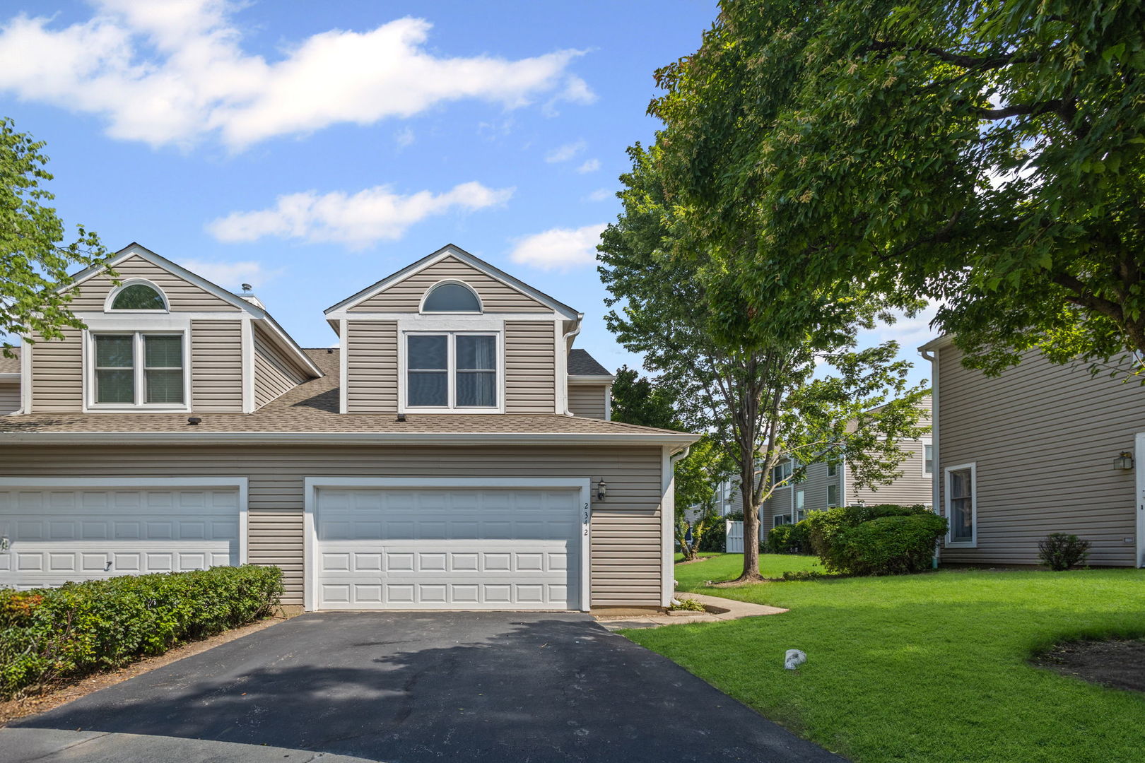 2342 Hamilton Place, Schaumburg, IL 60194