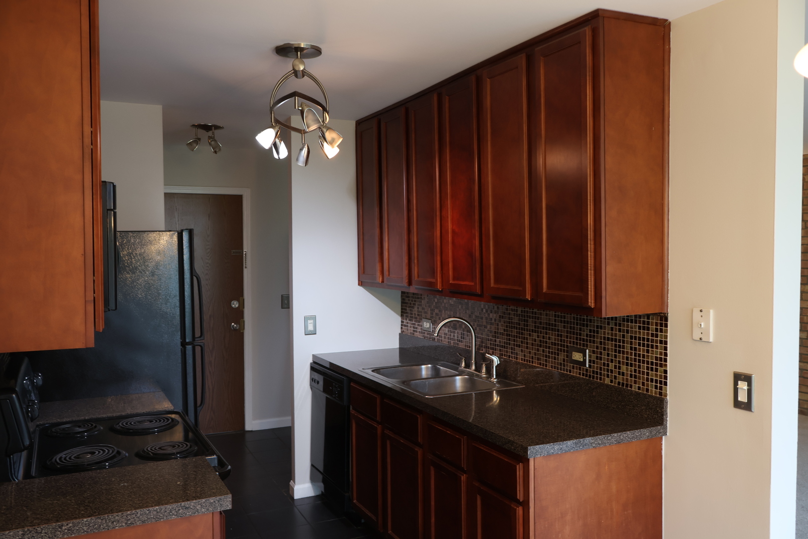 6000 OAKWOOD Drive #6-D, Lisle, IL 60532