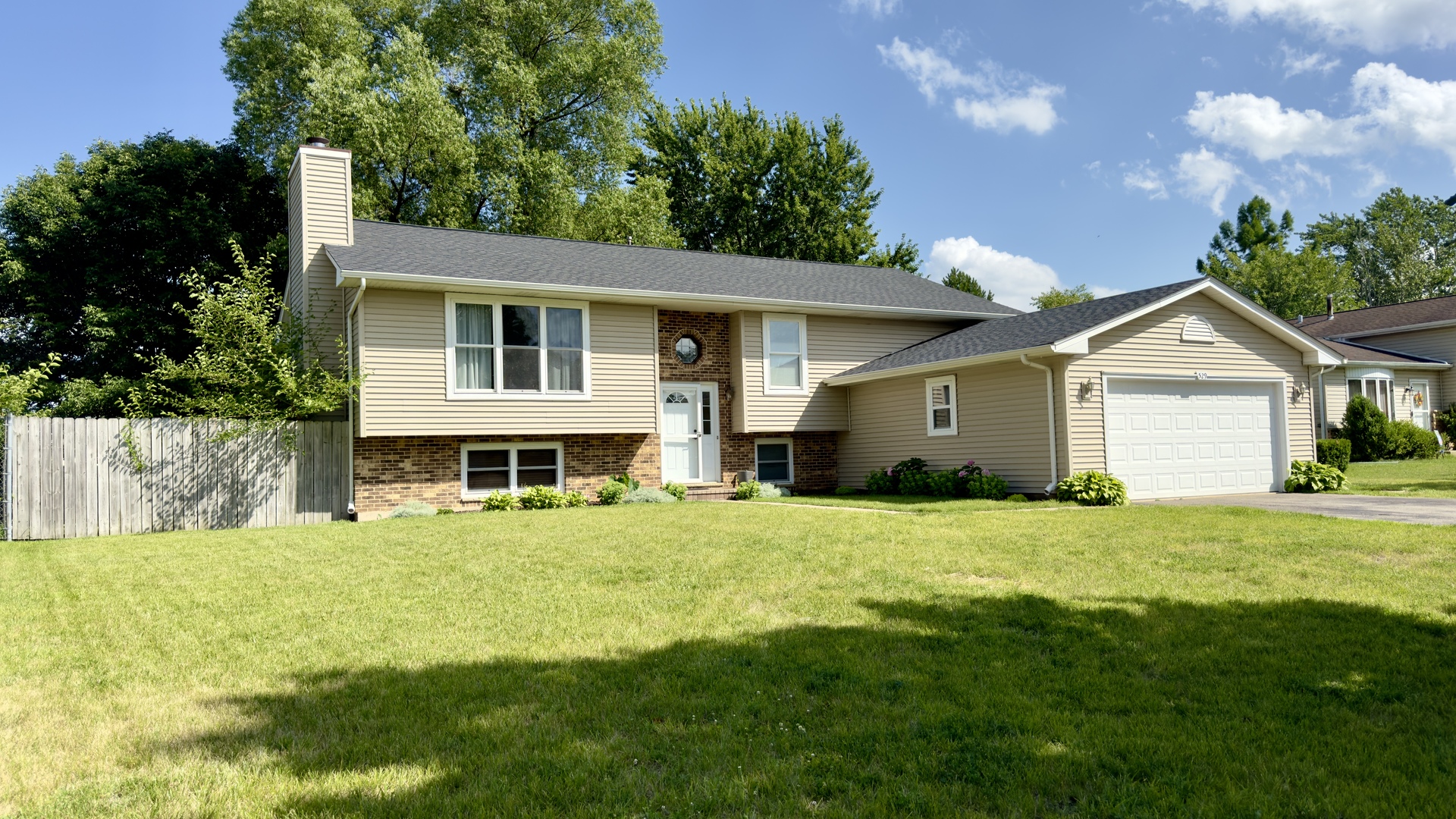 529 White Birch Road, Lindenhurst, IL 60046