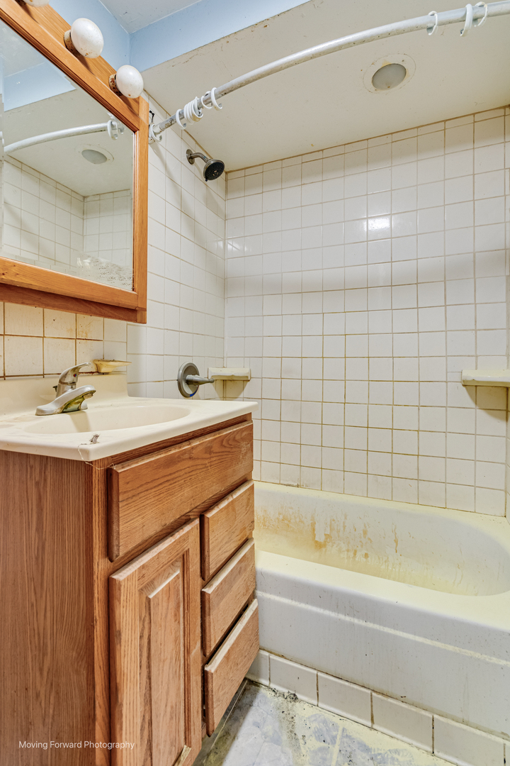 2659 N Mont Clare Avenue, Chicago, IL 60707