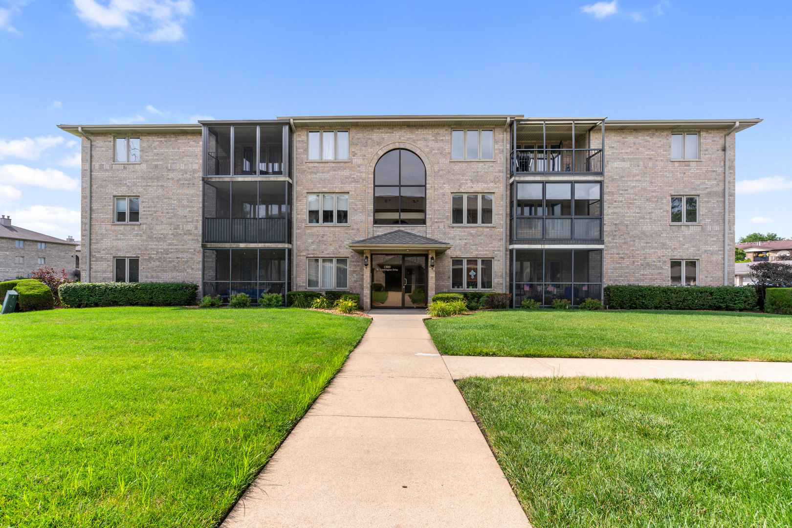 13919 W Leamington Drive #806, Crestwood, IL 60418