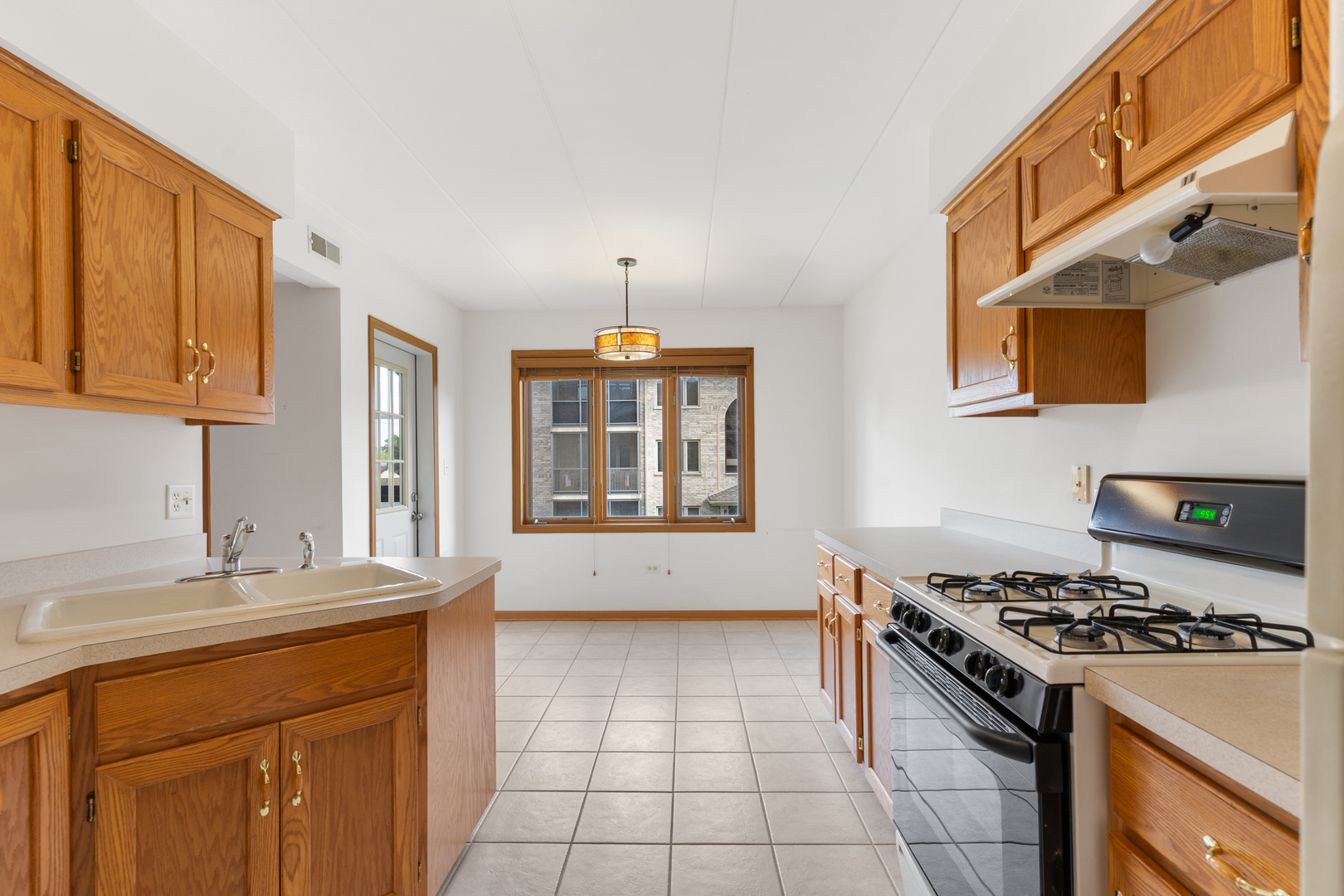 13919 W Leamington Drive #806, Crestwood, IL 60418