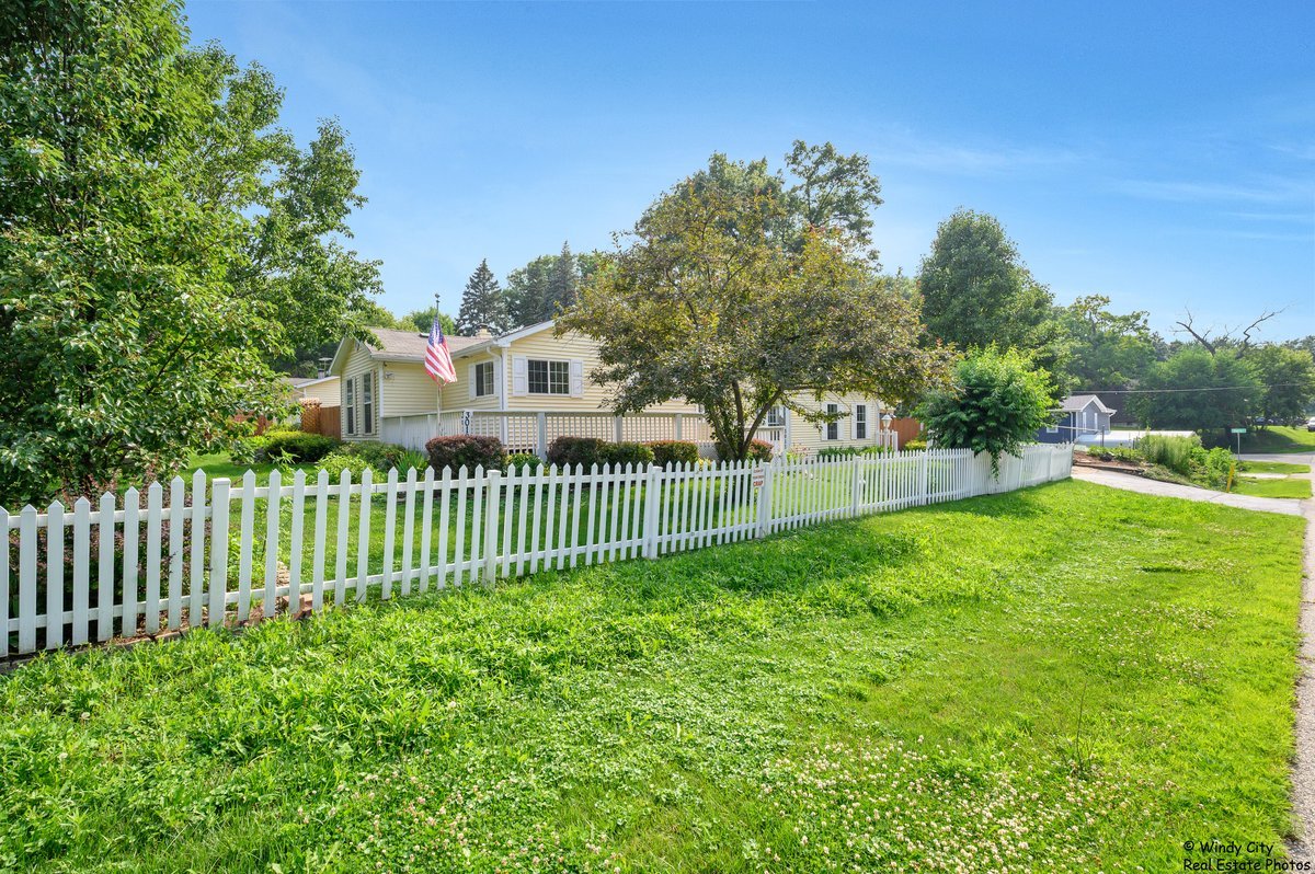 3013 Walnut Drive, Wonder Lake, IL 60097