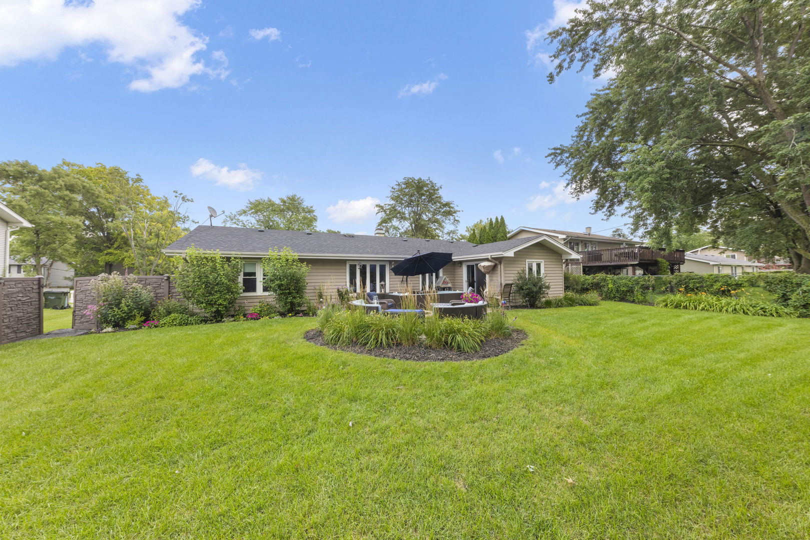 2S070 Colonial Lane, Lombard, IL 60148