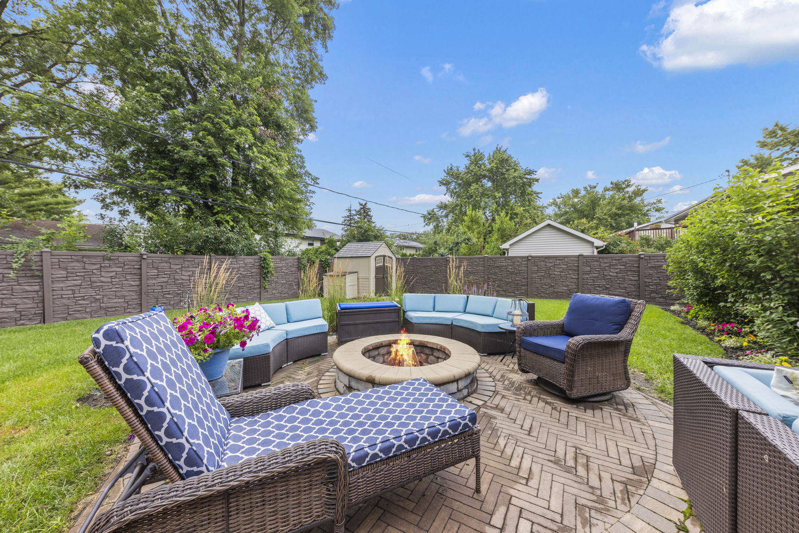 2S070 Colonial Lane, Lombard, IL 60148