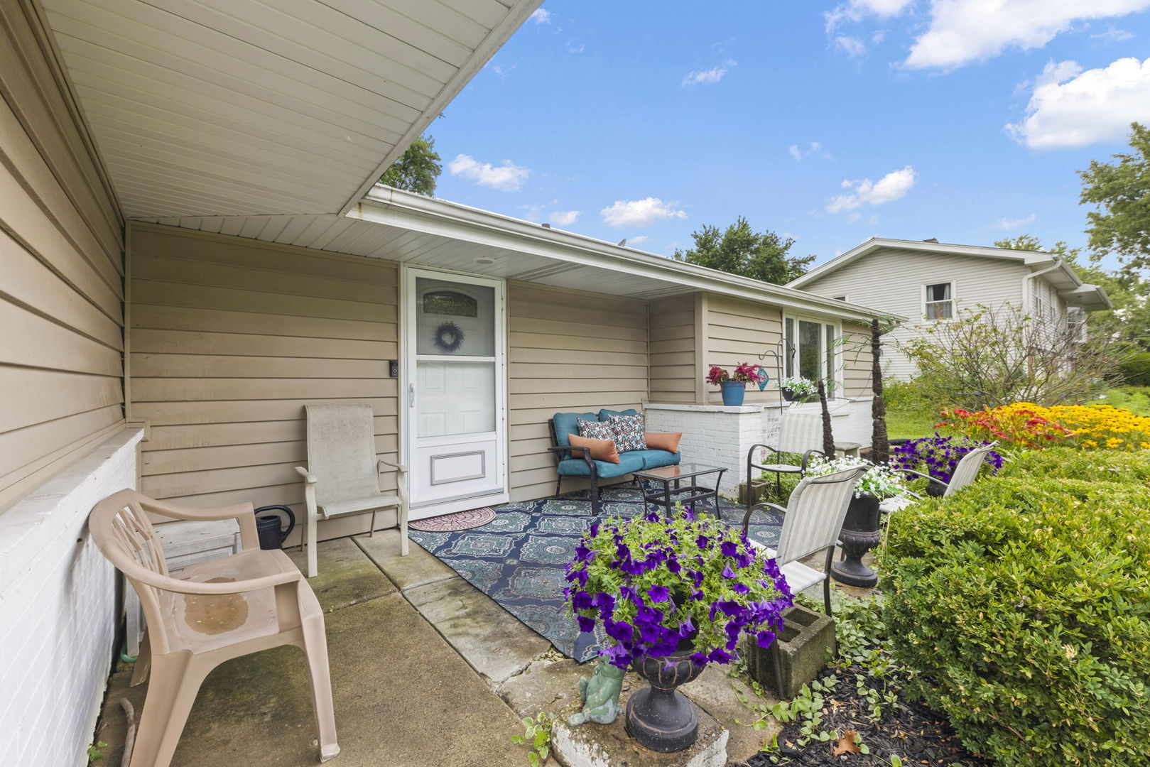 2S070 Colonial Lane, Lombard, IL 60148