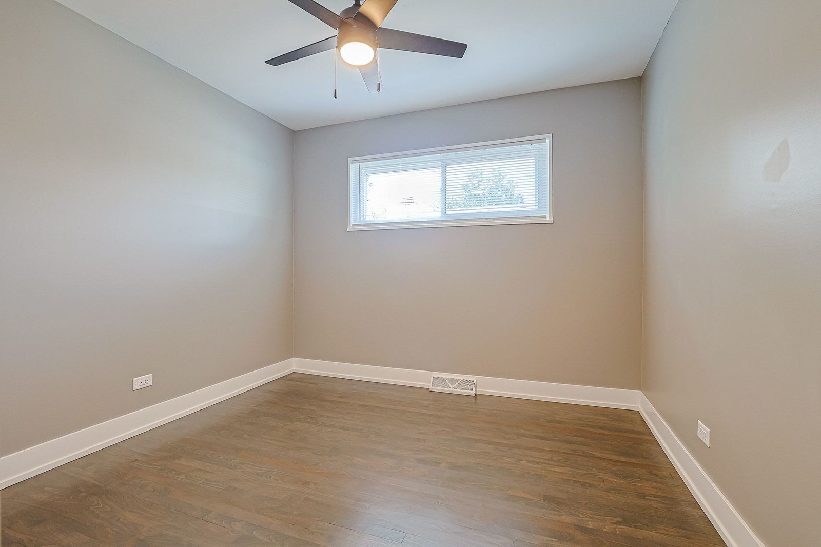 342 N 3rd Avenue, Villa Park, IL 60181