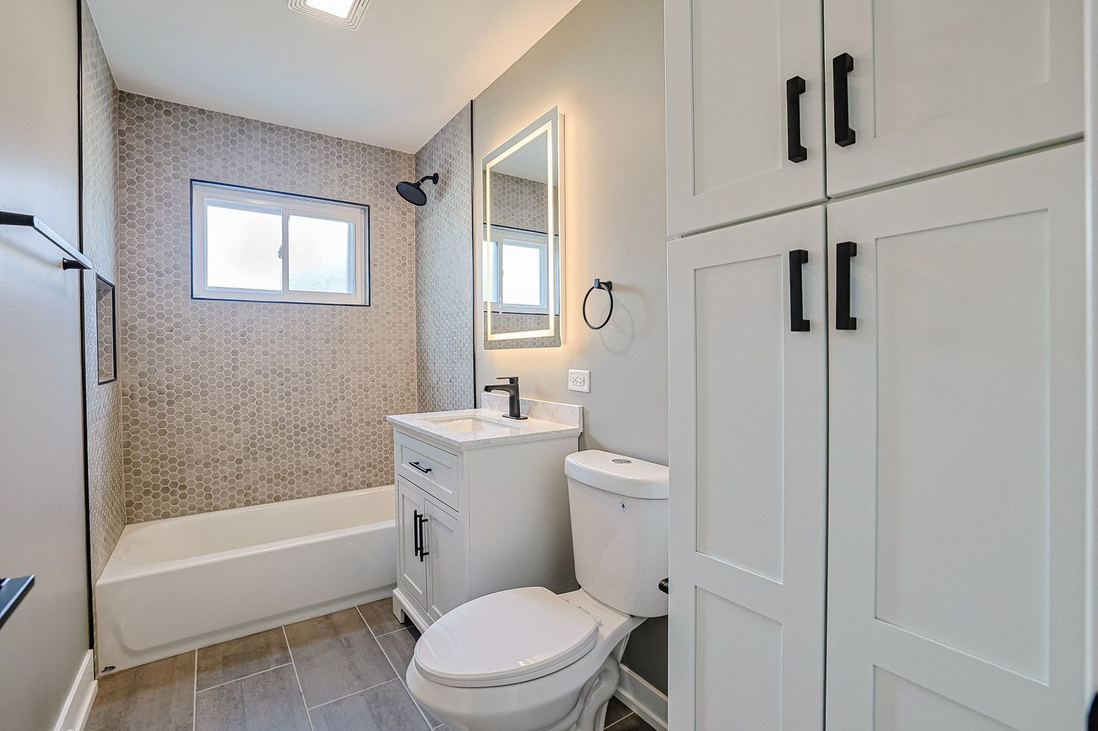 342 N 3rd Avenue, Villa Park, IL 60181
