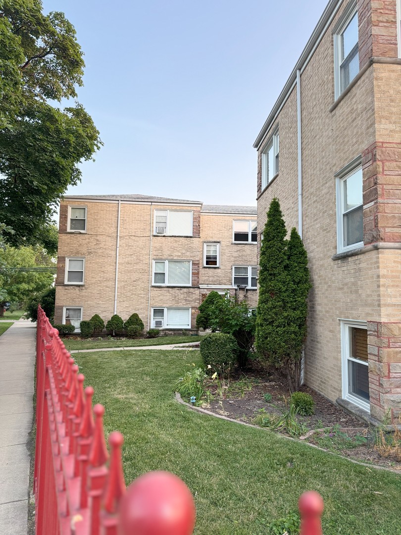 4968 N Menard Avenue #204, Chicago, IL 60630