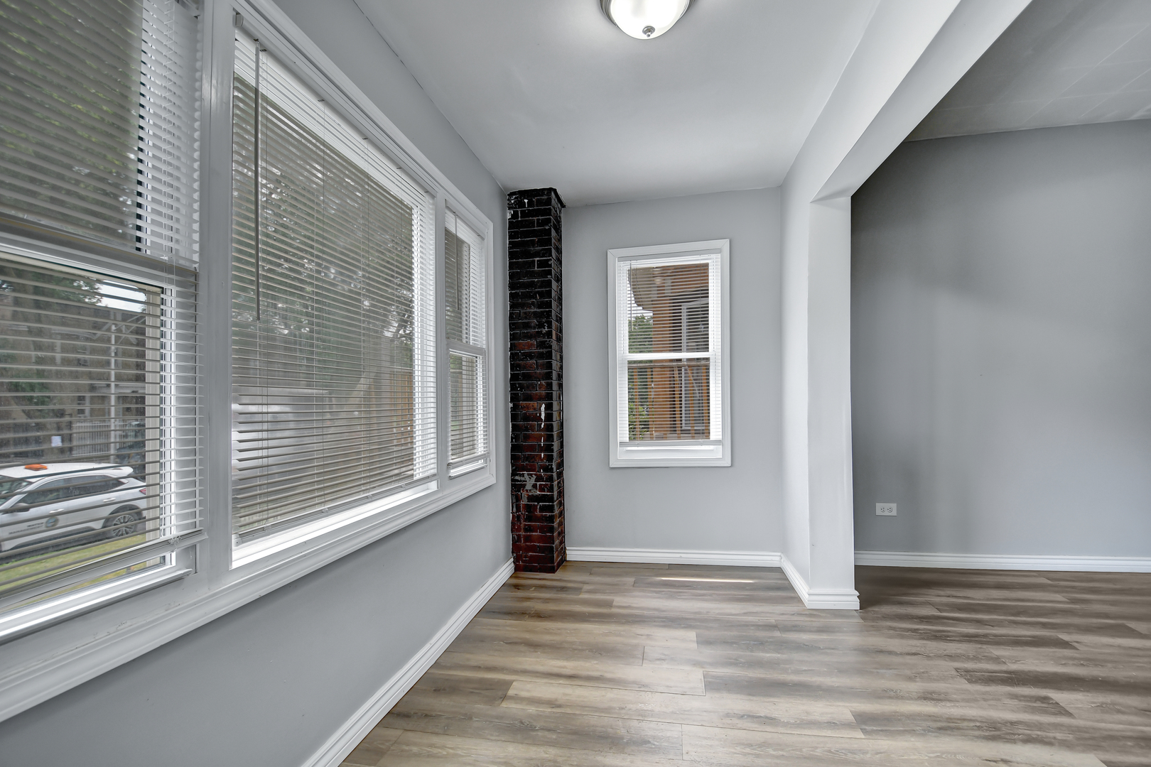 6336 S Saint Lawrence Avenue, Chicago, IL 60637