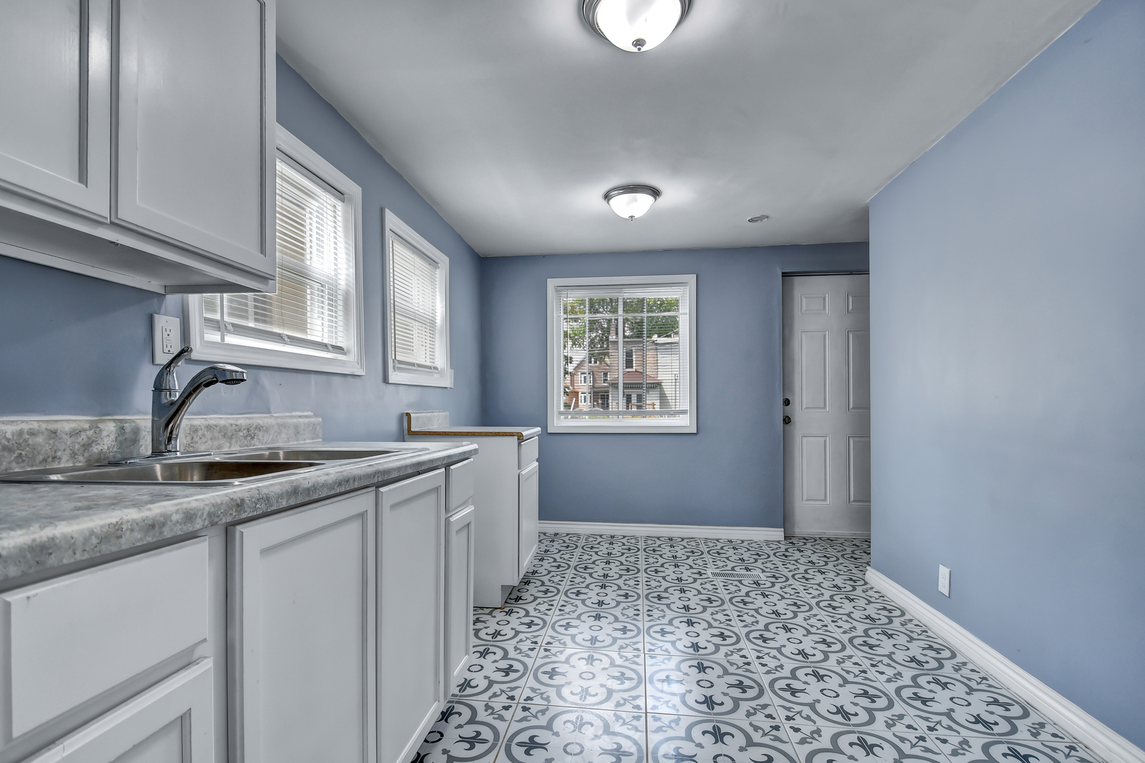 6336 S Saint Lawrence Avenue, Chicago, IL 60637