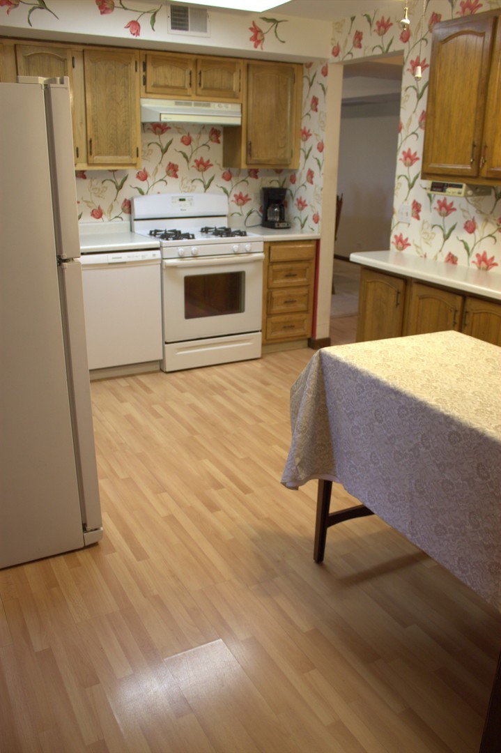 121 S Spruce Avenue #308, Wood Dale, IL 60191
