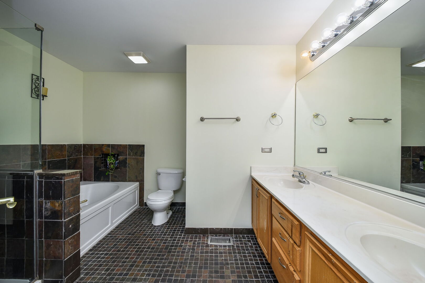 3169 Saganashkee Lane, Naperville, IL 60564
