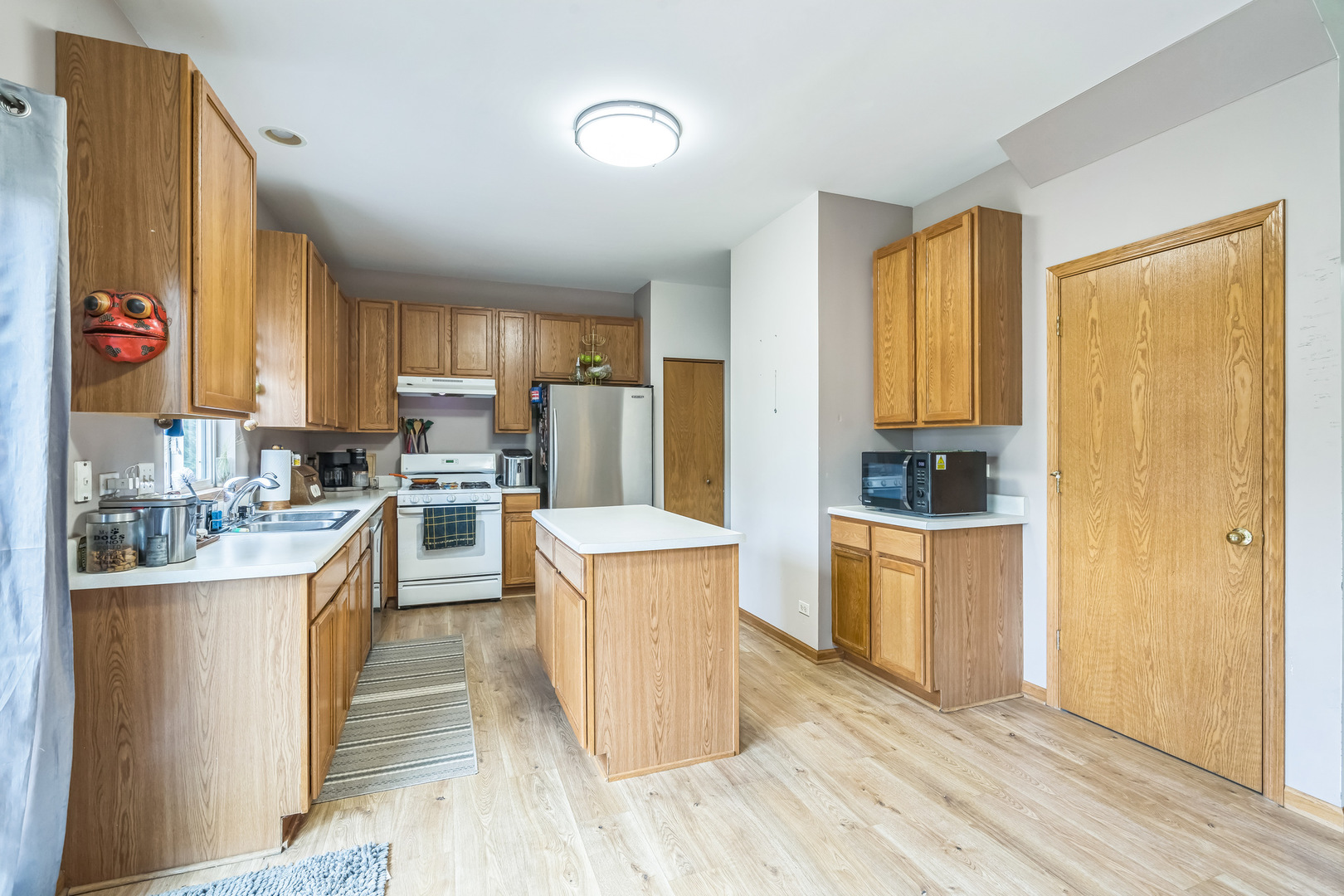 879 Jeri Lane, West Chicago, IL 60185
