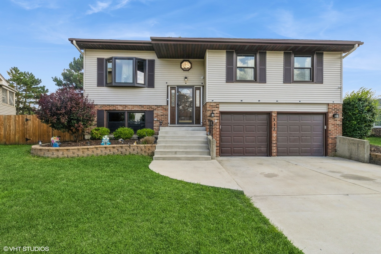 312 Dancing Water Court, Carol Stream, IL 60188