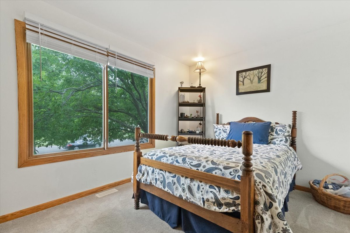 3583 Newport Drive, Island Lake, IL 60042