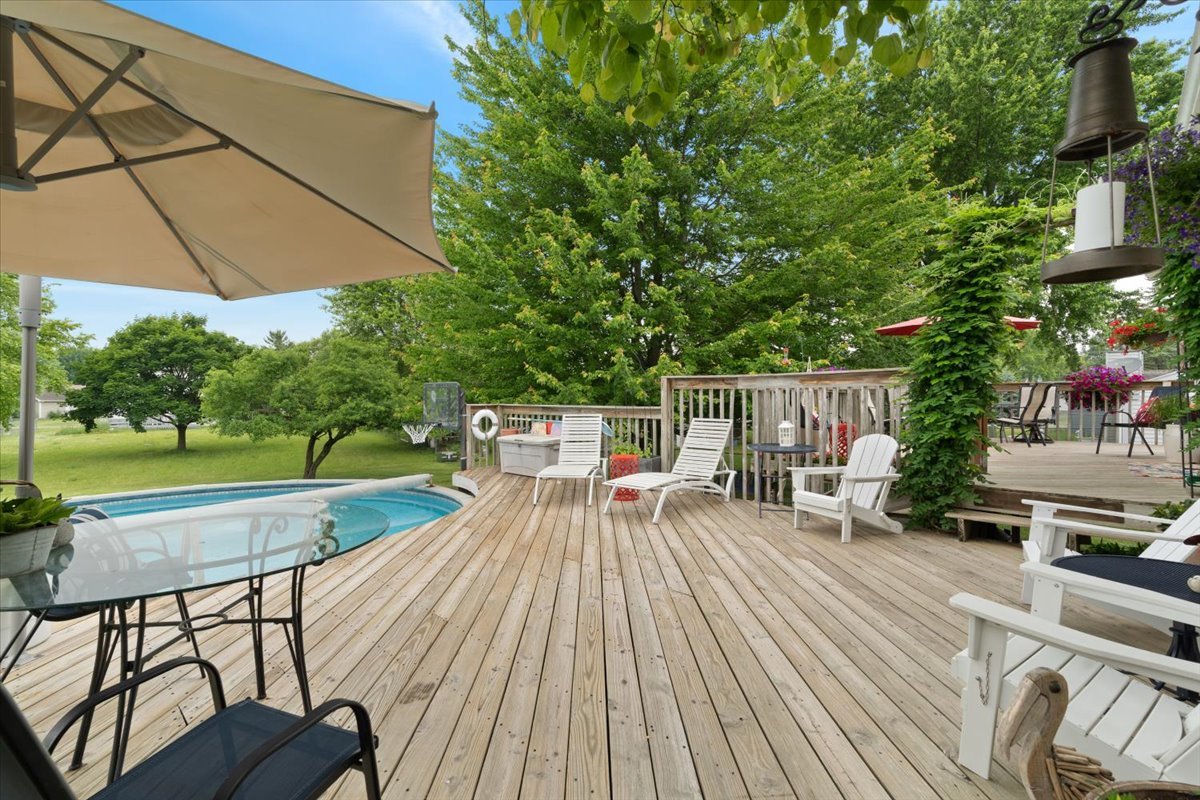 3583 Newport Drive, Island Lake, IL 60042