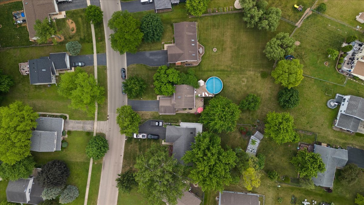 3583 Newport Drive, Island Lake, IL 60042