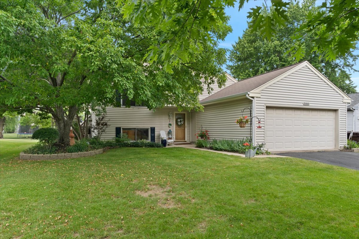 3583 Newport Drive, Island Lake, IL 60042