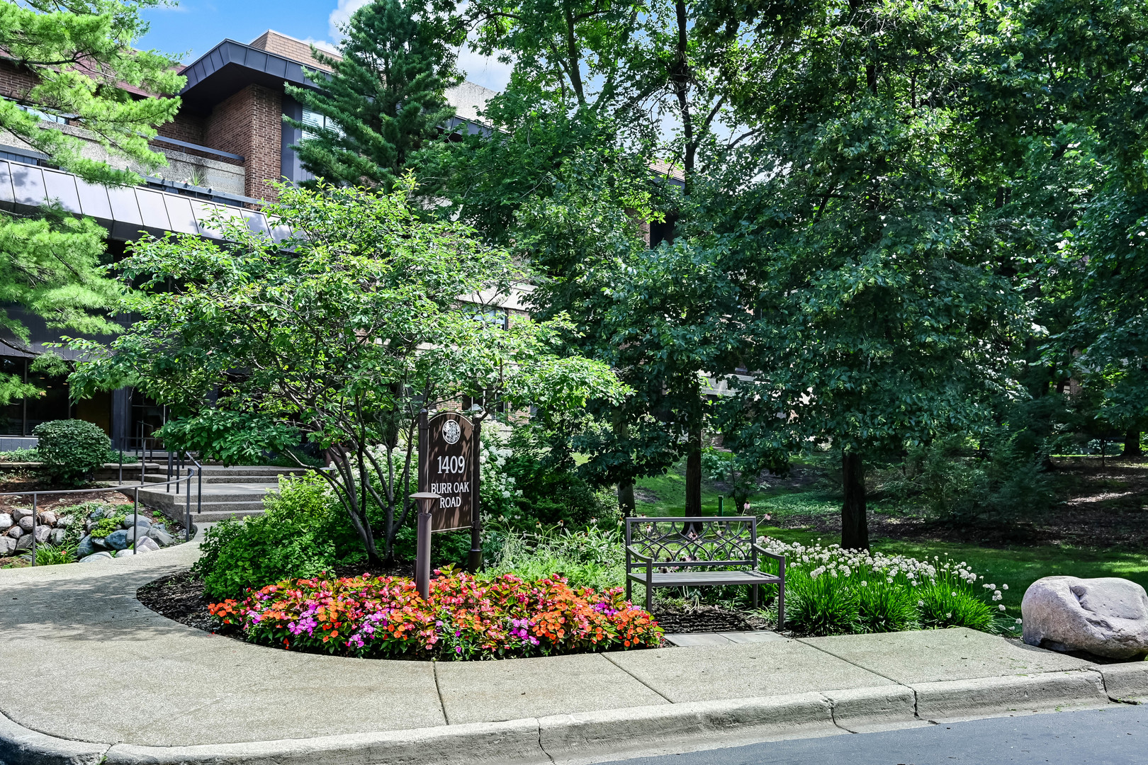 1409 Burr Oak Road #311A, Hinsdale, IL 60521
