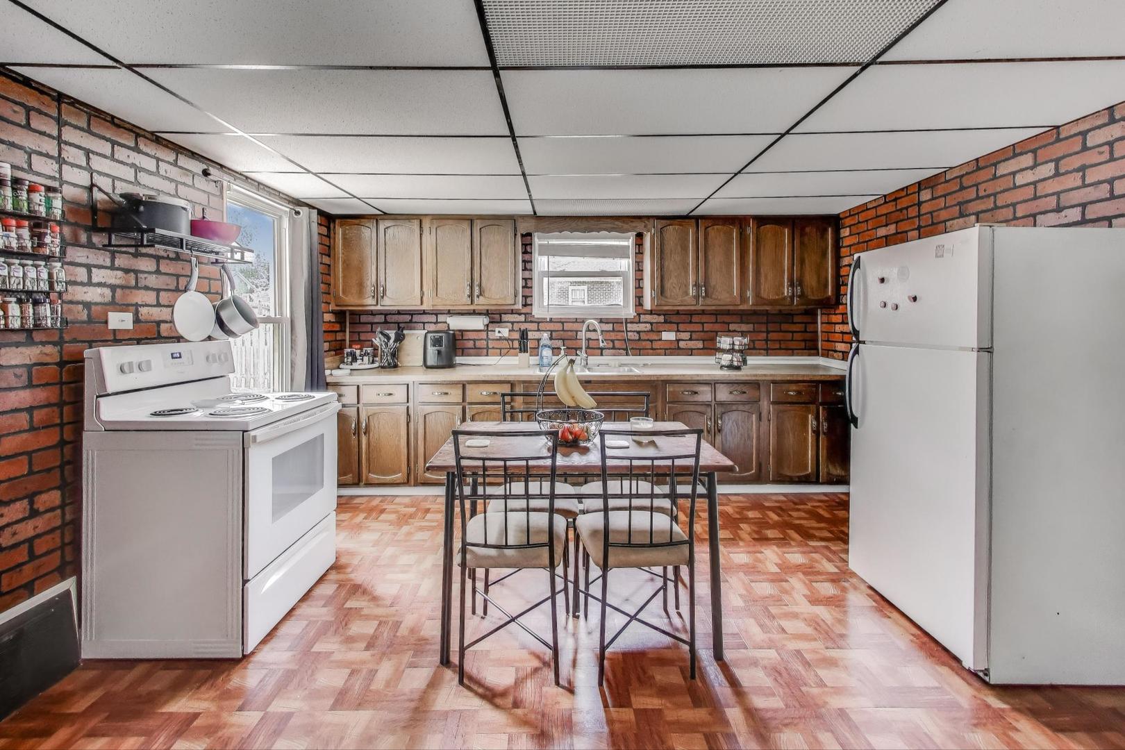 936 Sard Avenue, Aurora, IL 60506